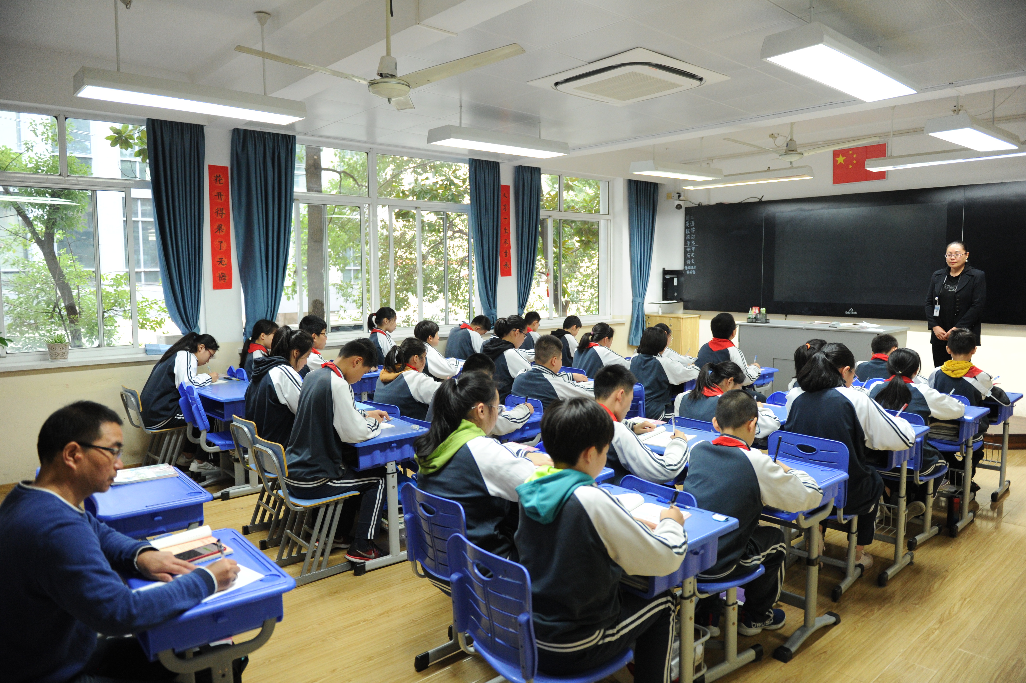 上海市敬业初级中学迎接市教育责任综合督政